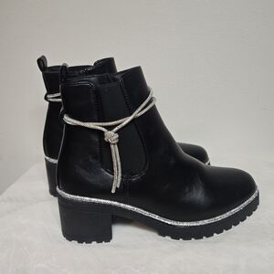 Rou9e Chic Black Ankle Boots with Silver Detailing